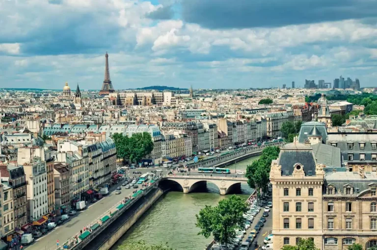 xparis-travel-guide.jpg.pagespeed.ic